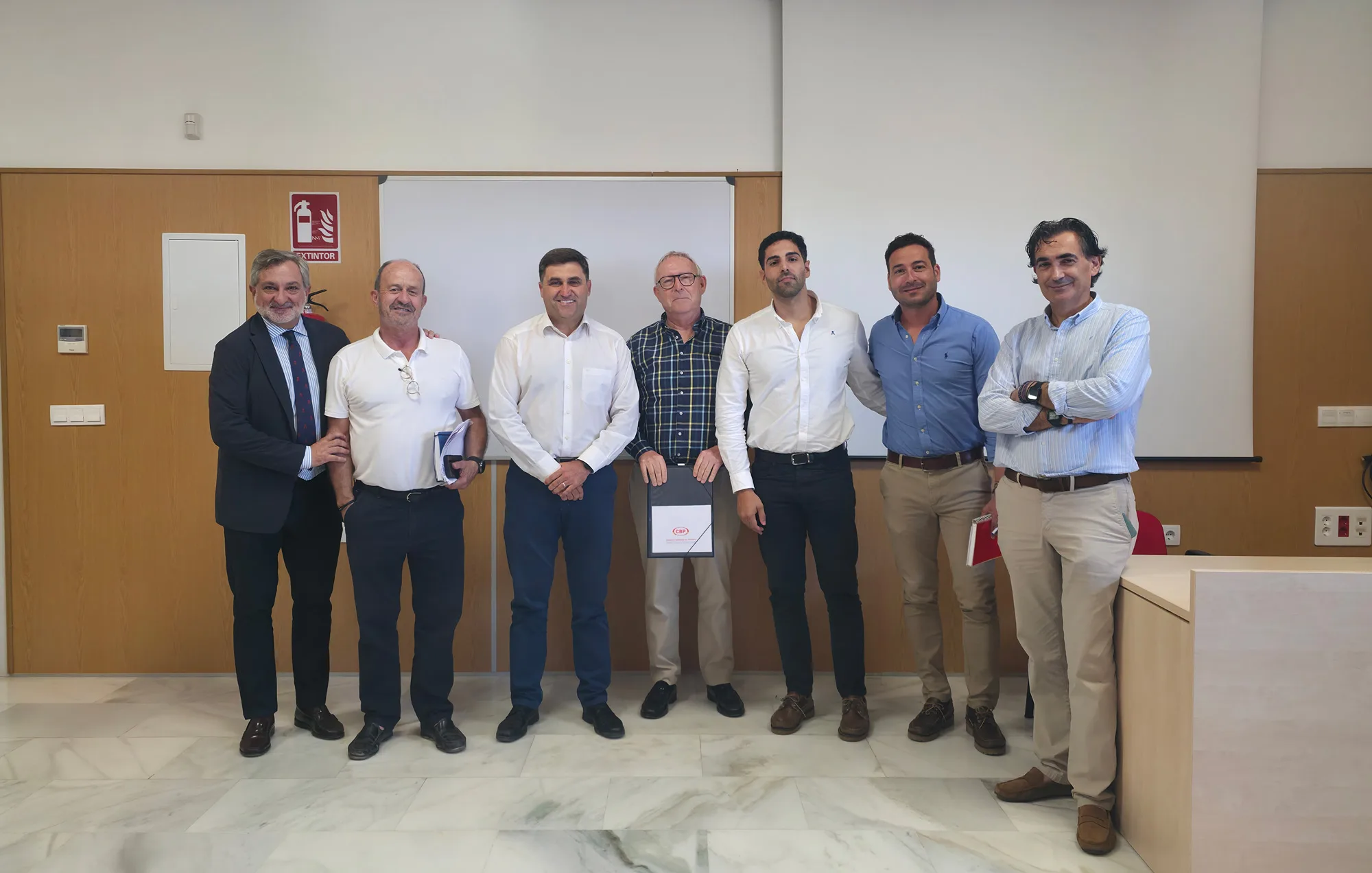 El Consorcio de Bomberos del Poniente reconoce la trayectoria de Mariano Espín tras 21 años y nombra a Mariano López Martínez como nuevo secretario general.